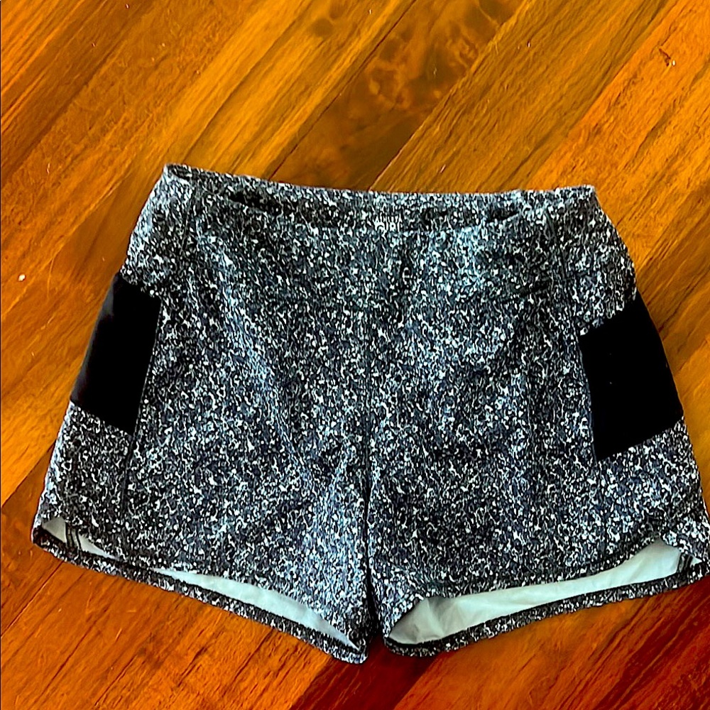 Athleta Girl Like New Record Breaker 3 inch short Sz L 10/12